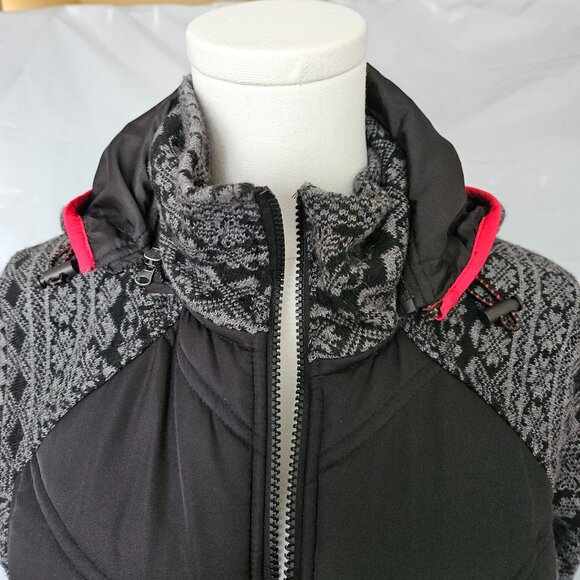 Skyr Nordic Knit Softshell Jacket Black/Grey with Red Trim | Size M | Winter Act - Picture 3 of 9